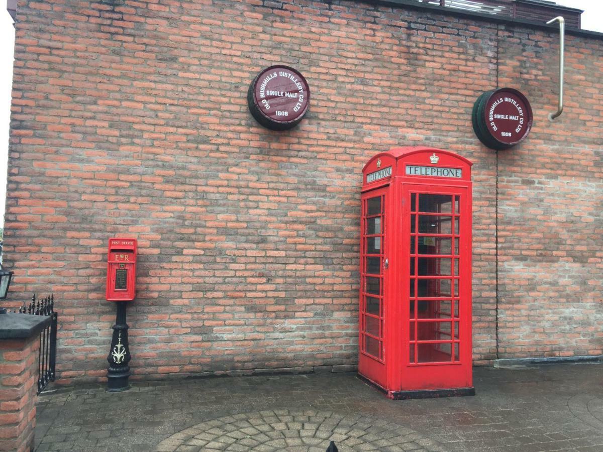 Bush House Accommodation - The Distillery Bushmills Bagian luar foto