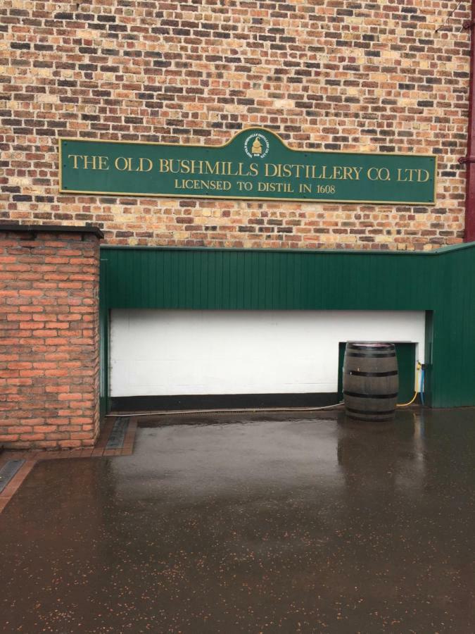 Bush House Accommodation - The Distillery Bushmills Bagian luar foto